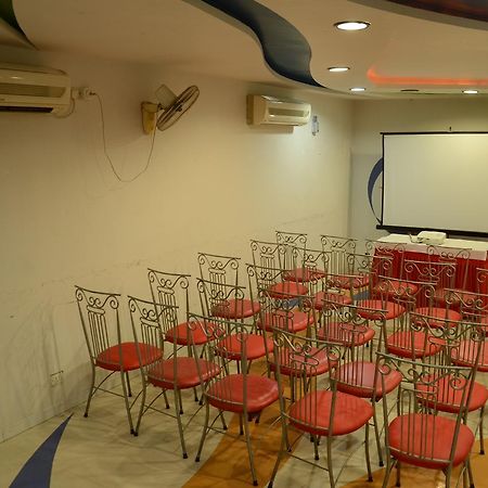 Prithvi Hotels Ahmedabad Exteriör bild