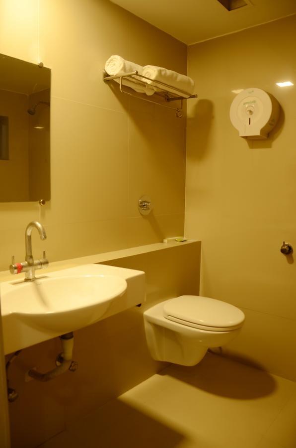 Prithvi Hotels Ahmedabad Exteriör bild