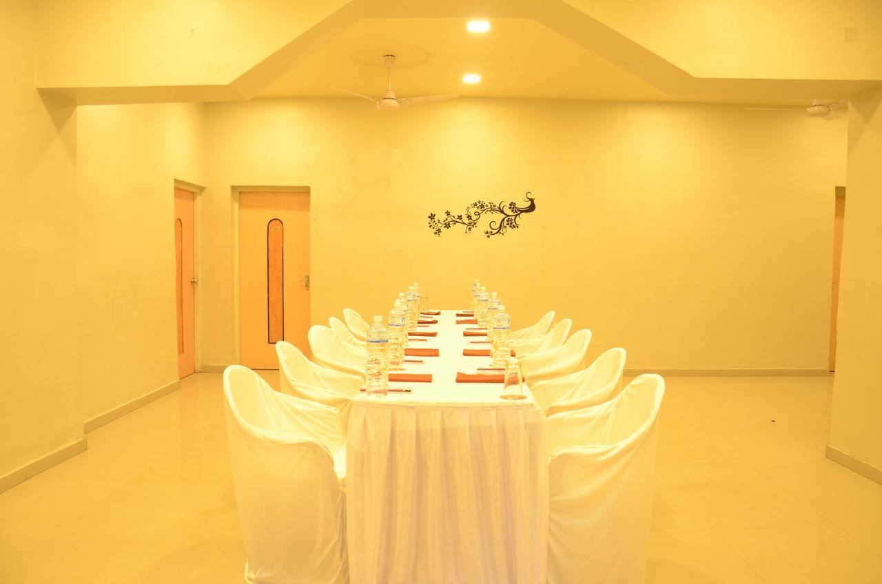 Prithvi Hotels Ahmedabad Exteriör bild