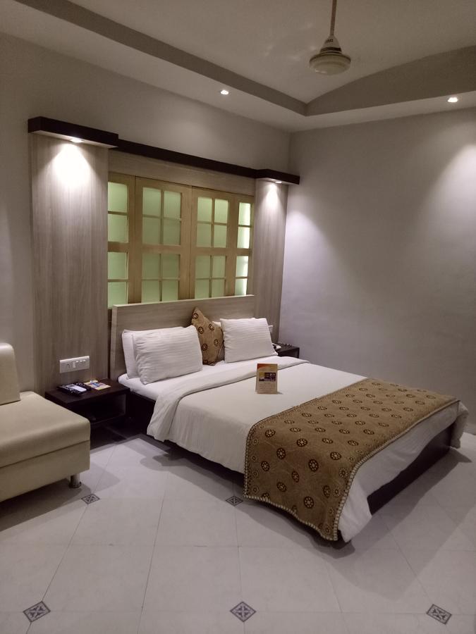 Prithvi Hotels Ahmedabad Exteriör bild
