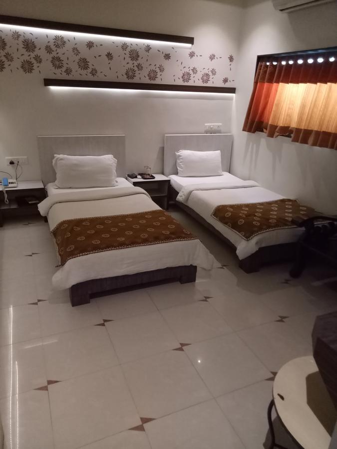 Prithvi Hotels Ahmedabad Exteriör bild