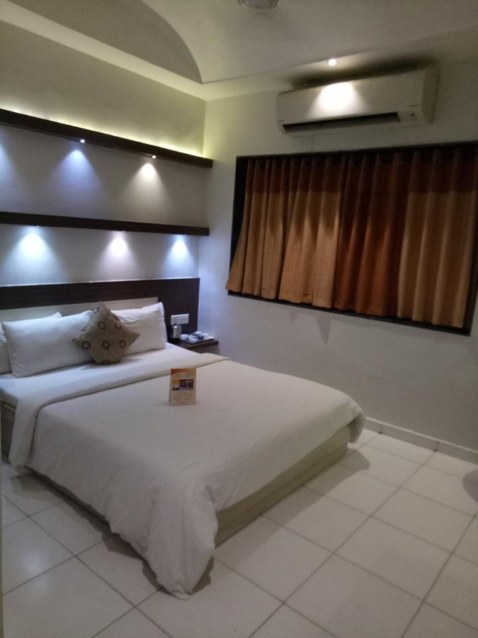 Prithvi Hotels Ahmedabad Exteriör bild