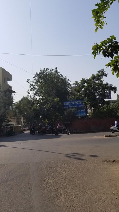 Prithvi Hotels Ahmedabad Exteriör bild