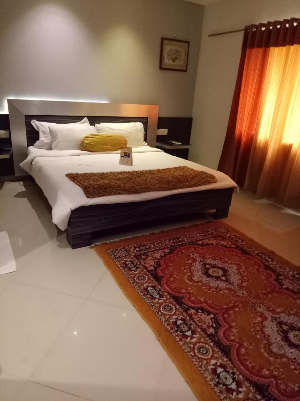 Prithvi Hotels Ahmedabad Exteriör bild